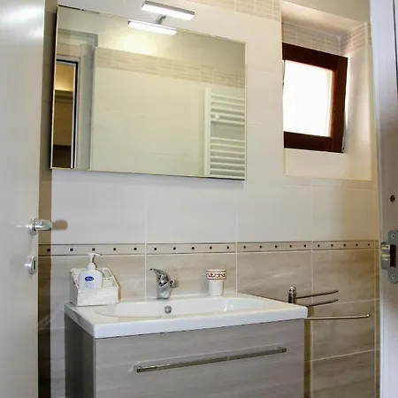 Dimora Arco - Affitti Brevi Italia 3*